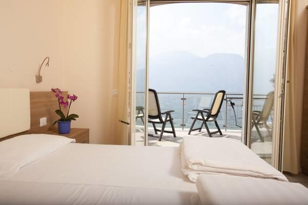 Hotel Garni Vela D'Oro برنزوني سول جاردا المظهر الخارجي الصورة