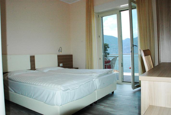 Hotel Garni Vela D'Oro برنزوني سول جاردا المظهر الخارجي الصورة